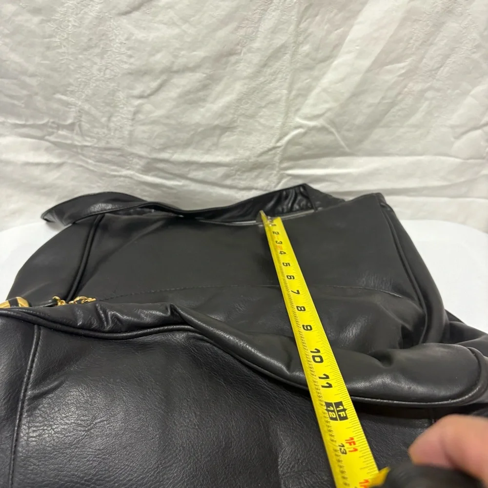 Black tote bag with a tassel accent. - Picture 11 of 12